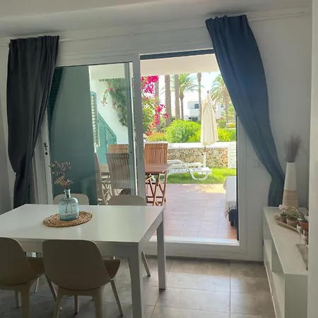 Vicent.- A Pie De Piscina *