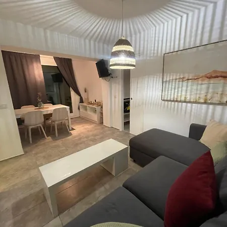 Vicent.- A Pie De Piscina Sa Caleta